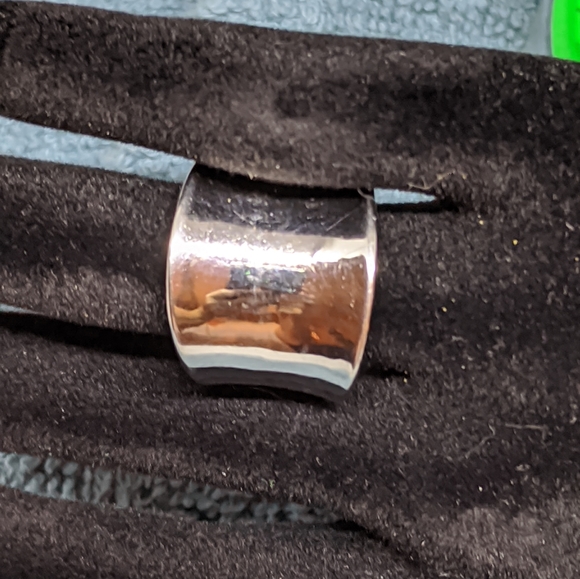 Ring - Picture 2 of 2